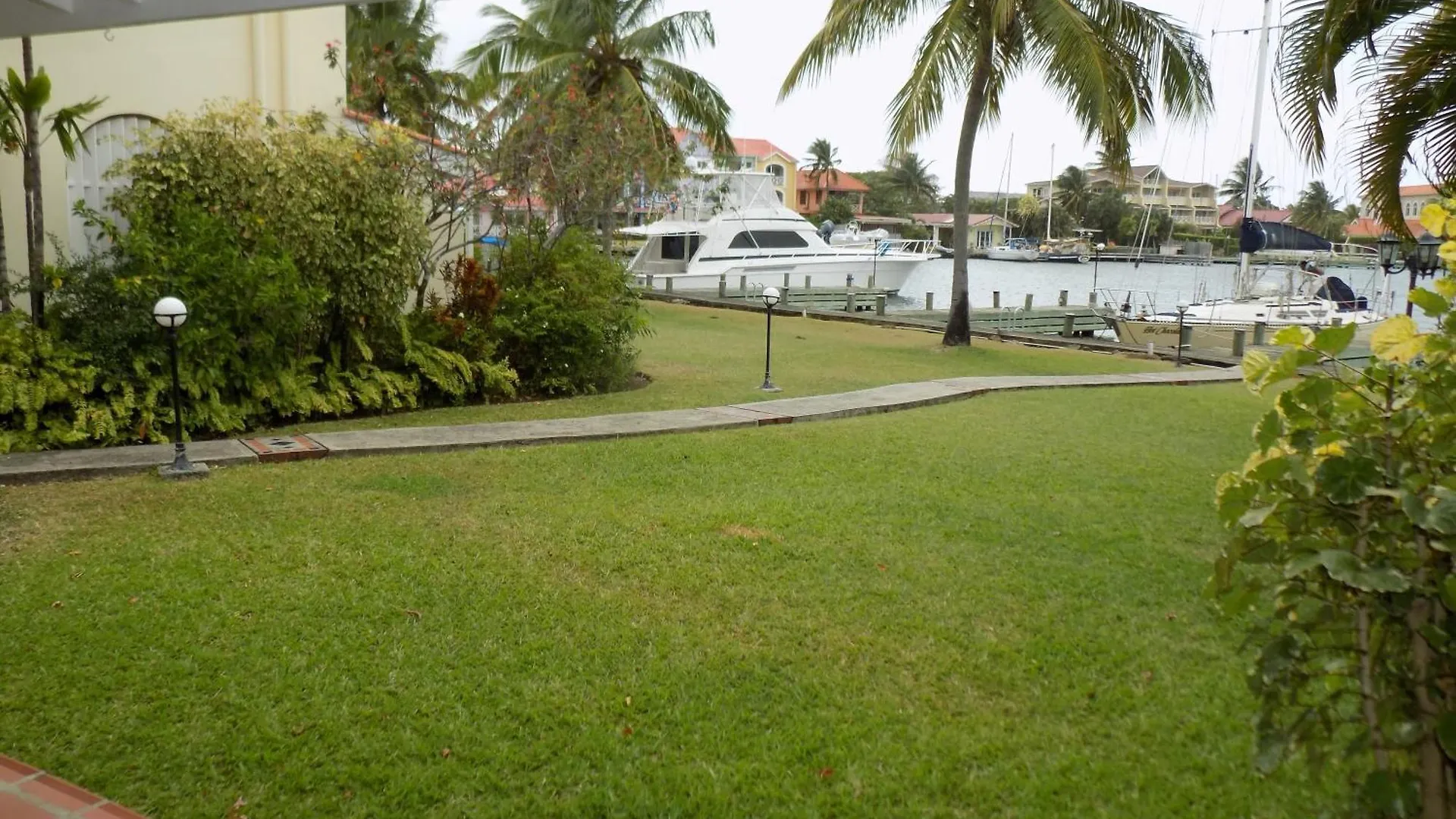 Nyaraló Bay View #7 Is A 2-Bed, 3,5-Bath Waterfront Townhouse In A Gated Community, Townhouse Villa Gros Islet